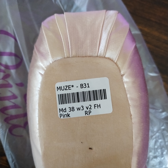 Russian Pointe Muse Pink Pointe Ballet Shoes w/Drawstrings NIB - Picture 4 of 5